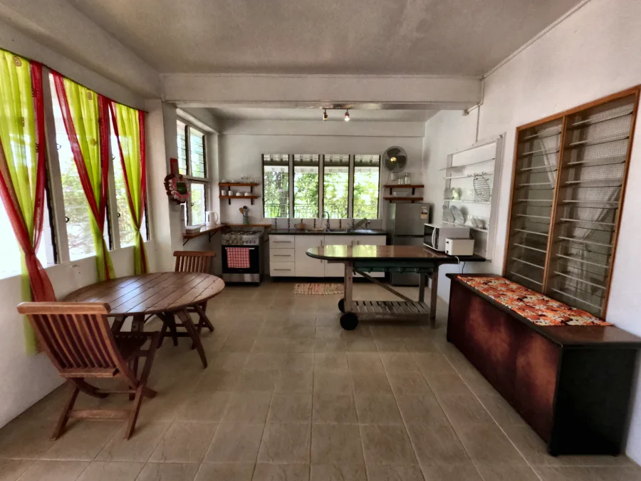 The separate kitchen in the Back Apartment at Nadi Beach