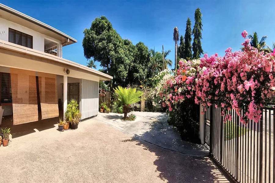 The Front Apartment seen from the driveway