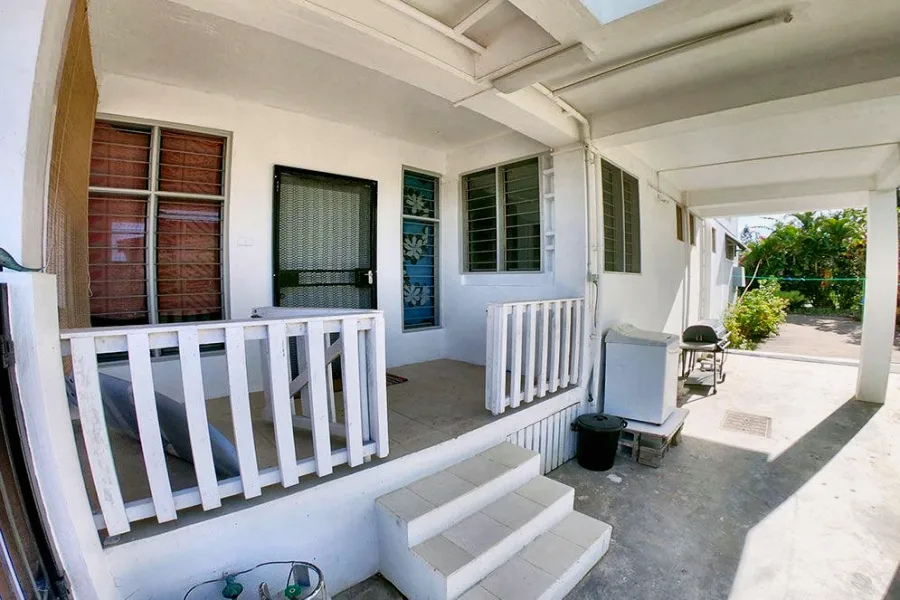 The entrance to the Middle Apartment