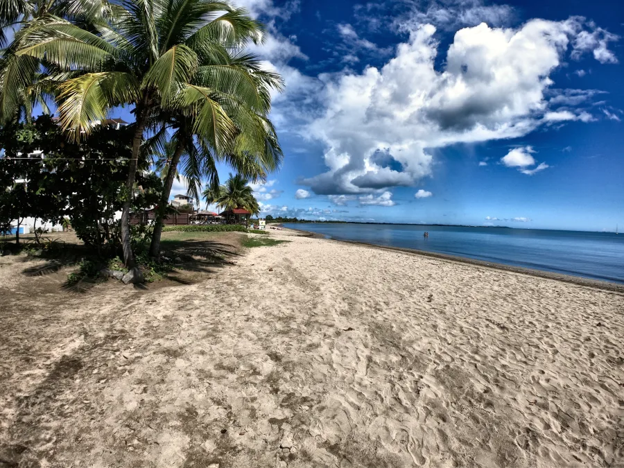 The beach walk along Wailoaloa Beach, Nadi